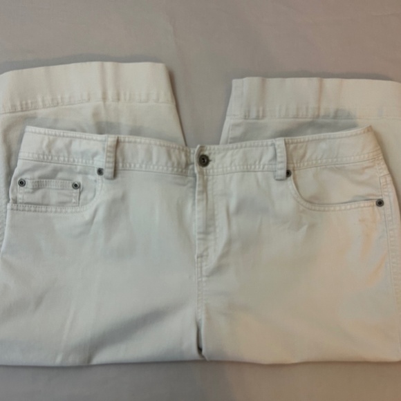 Women’s Rafaella‎ Light Beige Capri Pants With Pockets | Size 16 - Picture 2 of 8